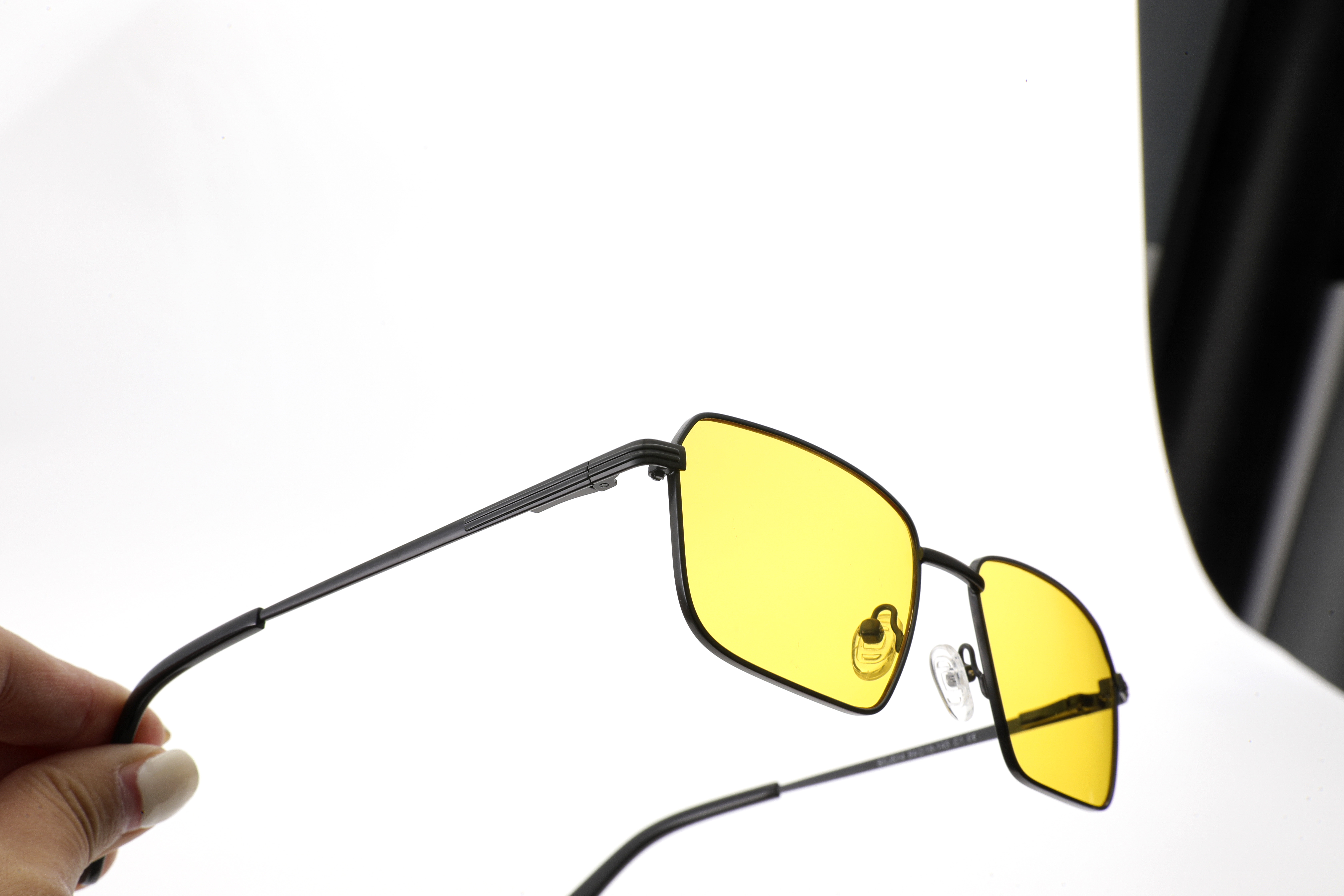 &Oacute;culos retangulares de metal